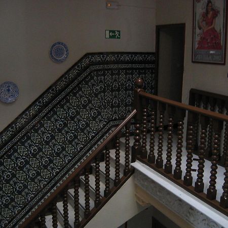 Pension Catedral Sevilla Bagian luar foto