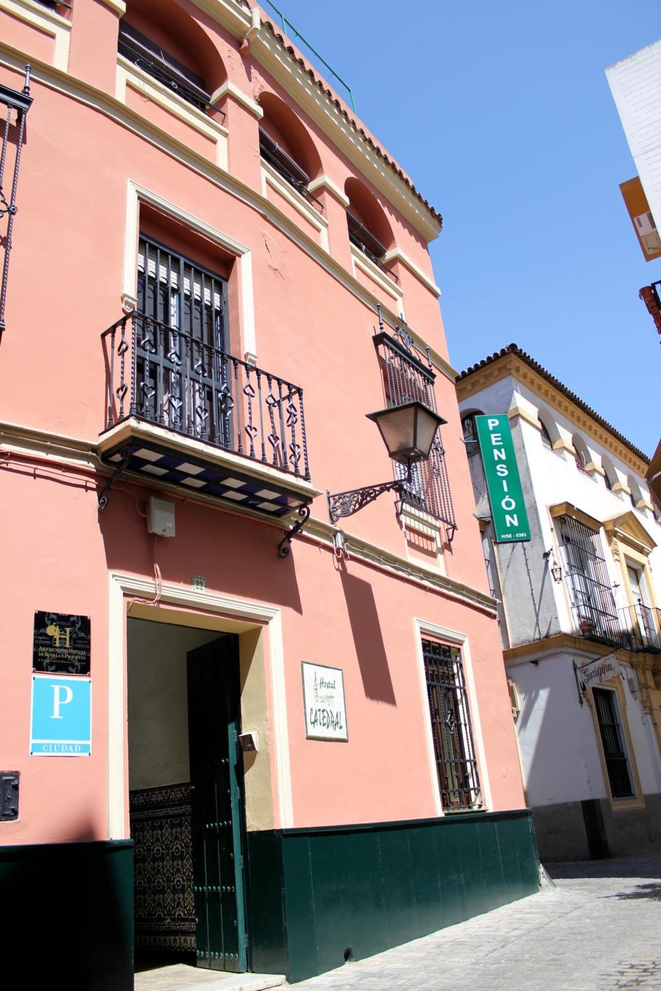 Pension Catedral Sevilla Bagian luar foto
