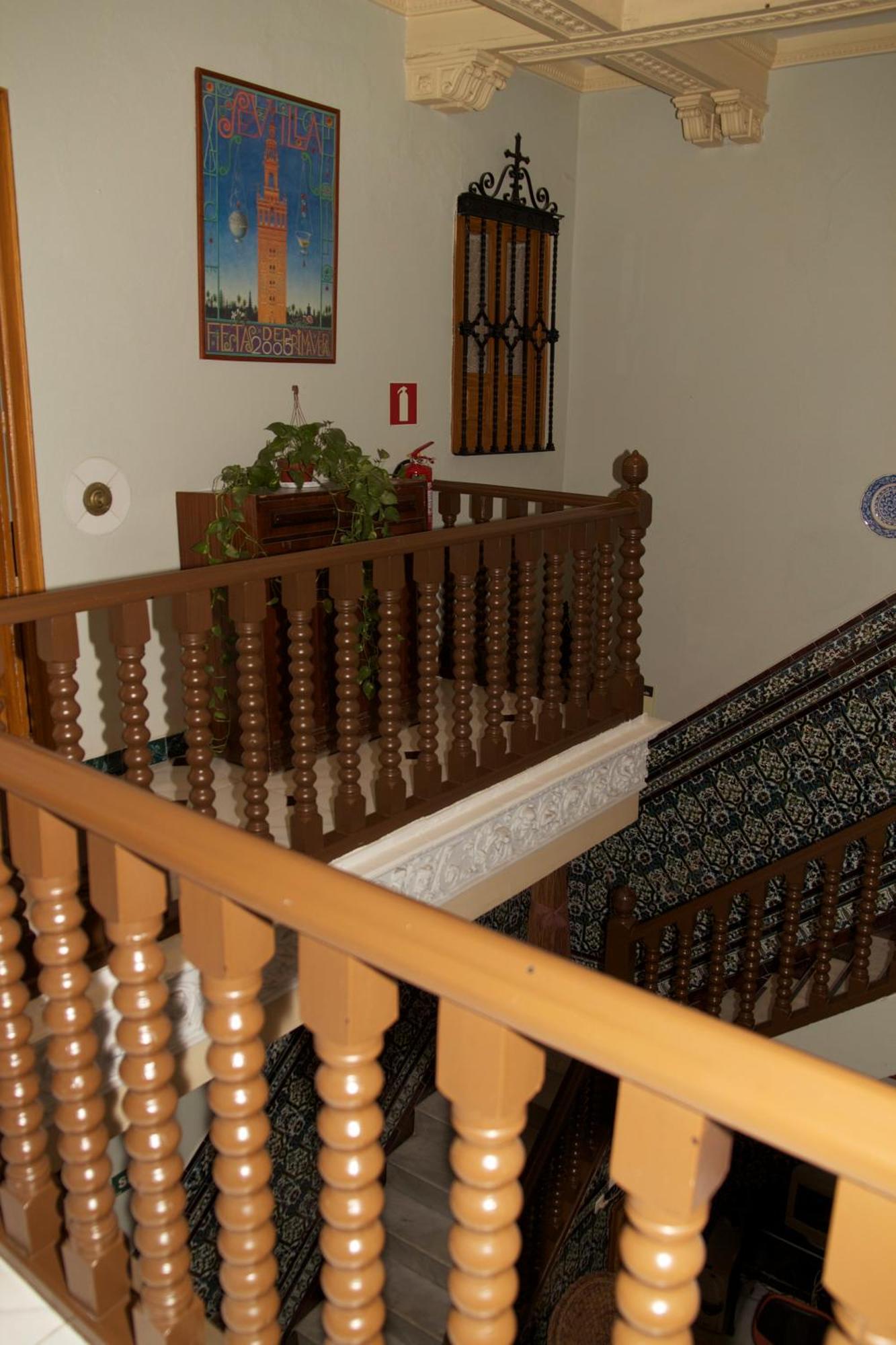 Pension Catedral Sevilla Bagian luar foto