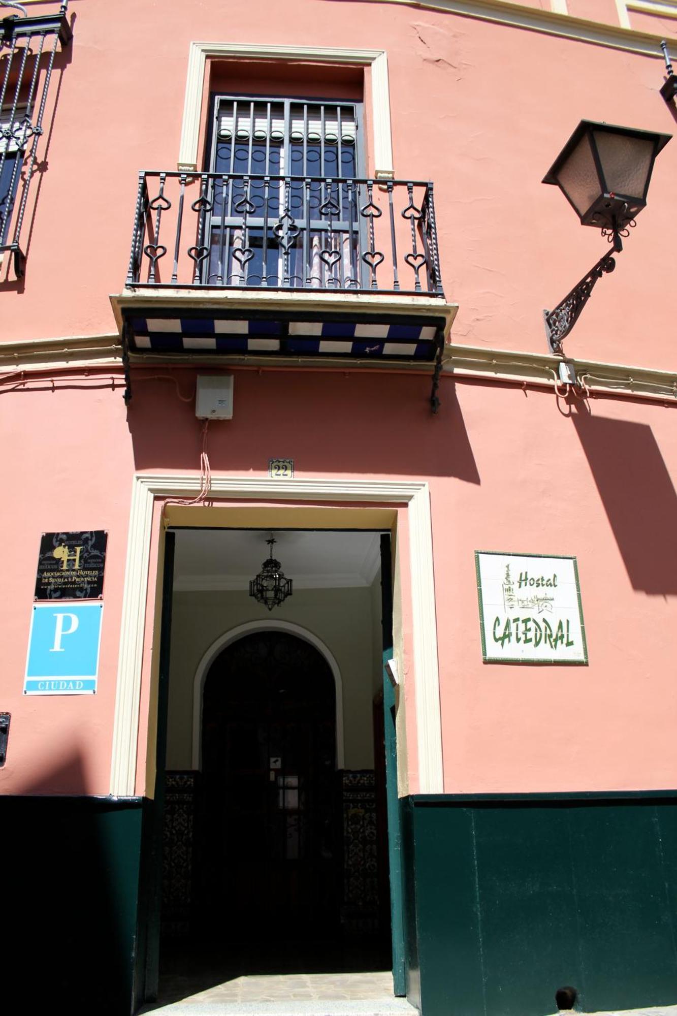 Pension Catedral Sevilla Bagian luar foto