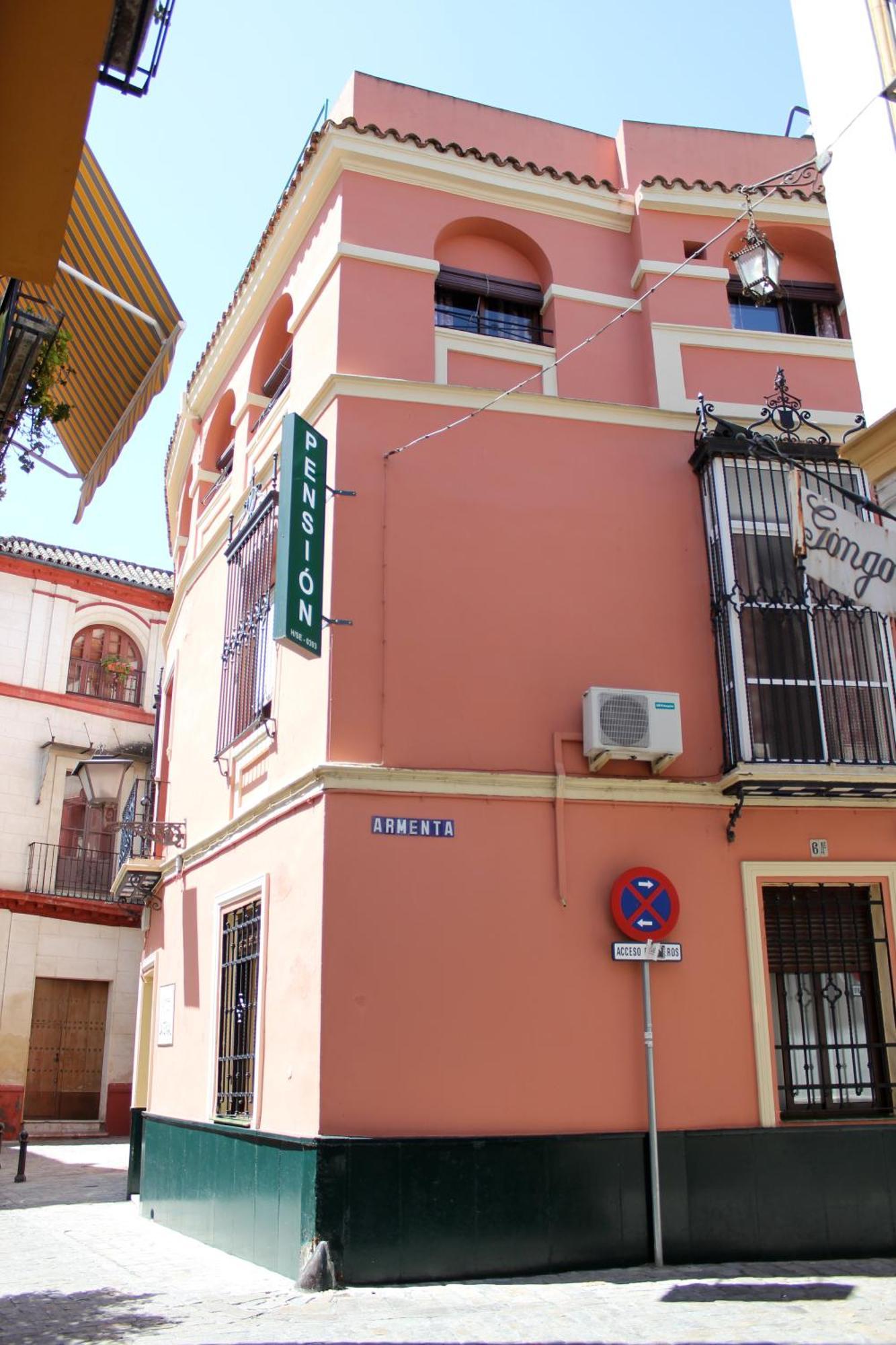 Pension Catedral Sevilla Bagian luar foto