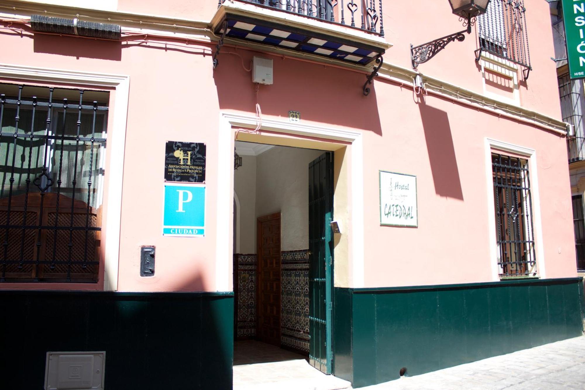 Pension Catedral Sevilla Bagian luar foto