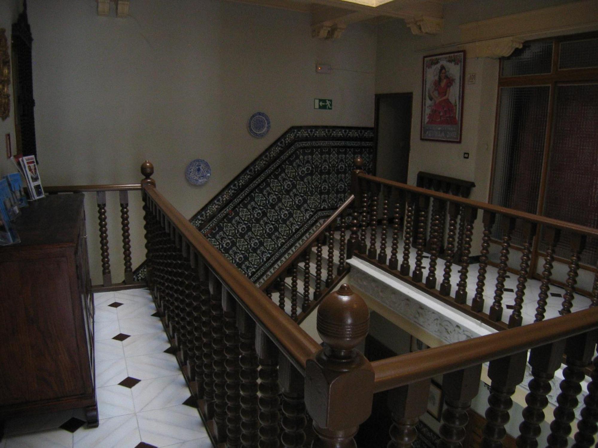 Pension Catedral Sevilla Bagian luar foto