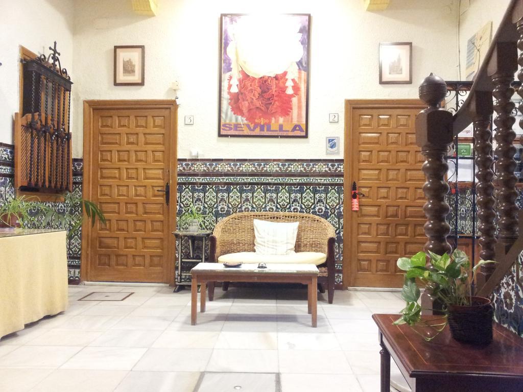 Pension Catedral Sevilla Bagian luar foto