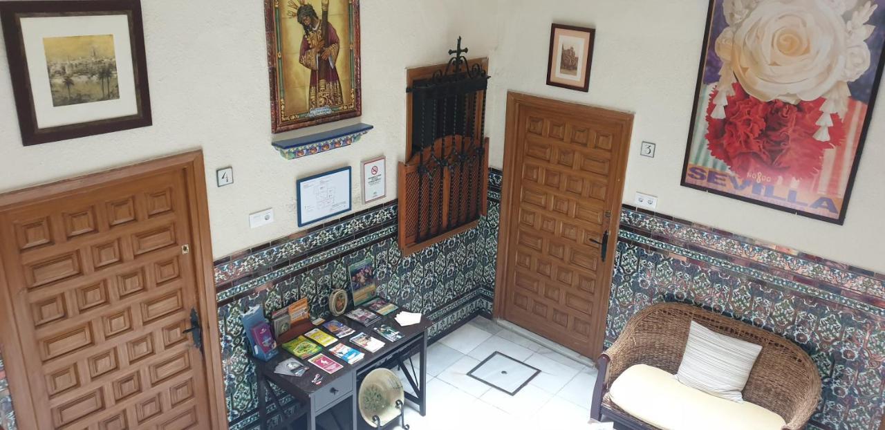 Pension Catedral Sevilla Bagian luar foto
